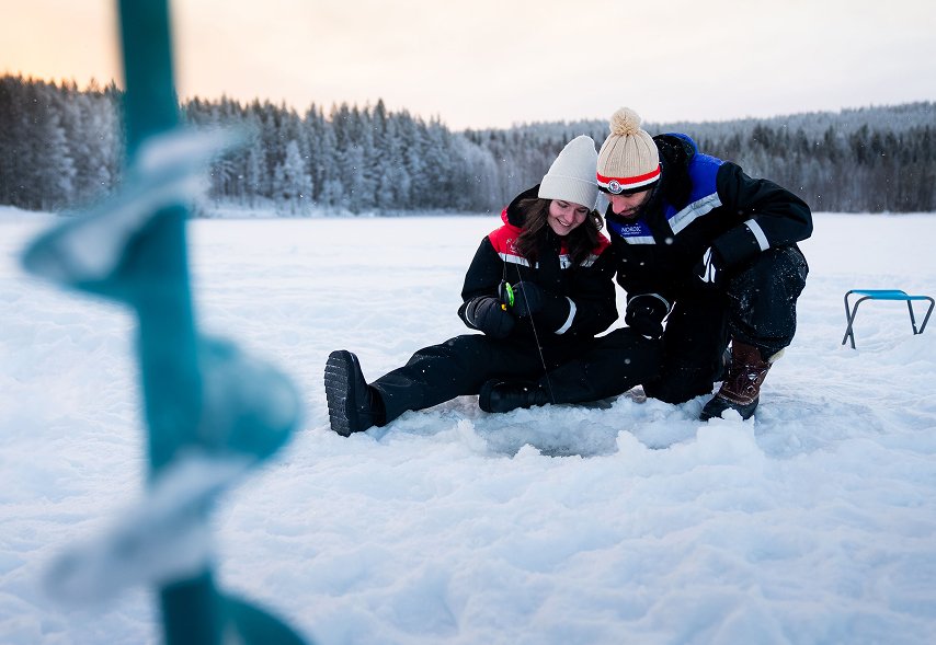 Experience Lapland – Ice Fishing-2